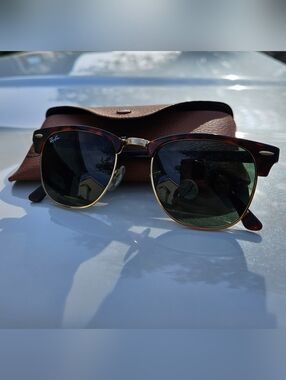 Ray-Ban Clubmaster Sunglasses in Tortoise with Dark Green Lenses
